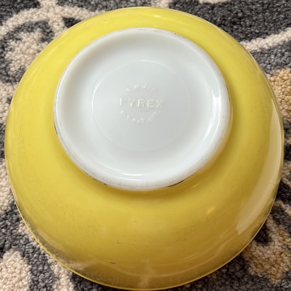Pyrex  Yellow 10” mixing bowl